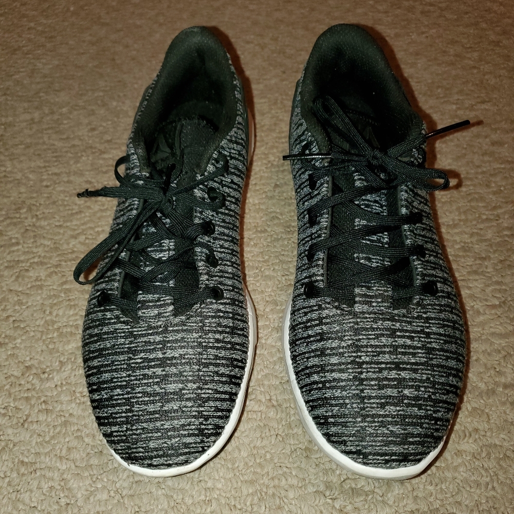 Women's size 7-fits small-Reebok Memory Foam DMX